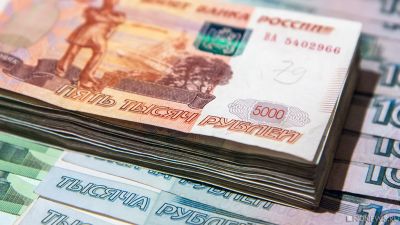 Россияне за месяц продали валюту почти на 44 млрд рублей