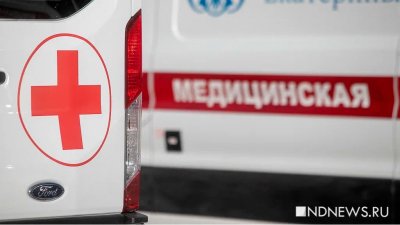 Ночью в Москве «Мерседес Бенц» на высокой скорости снес мачту освещения и врезался в такси: пять человек госпитализированы