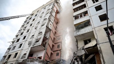 Под завалами могут оставаться люди: из-под разрушенной многоэтажки в Белгороде извлекли тела погибших