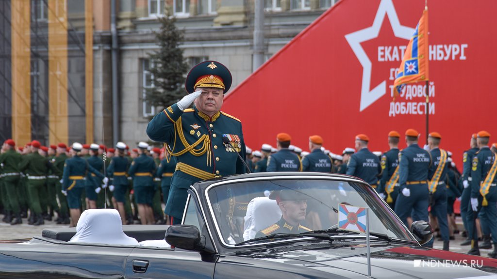 В Екатеринбурге прошел парад Победы (ФОТО)